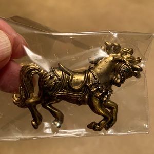 Horse brooch